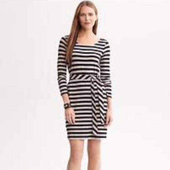 Banana Republic Dresses & Skirts - BR Black & Tan Striped Knit Long Sleeved Dress EUC